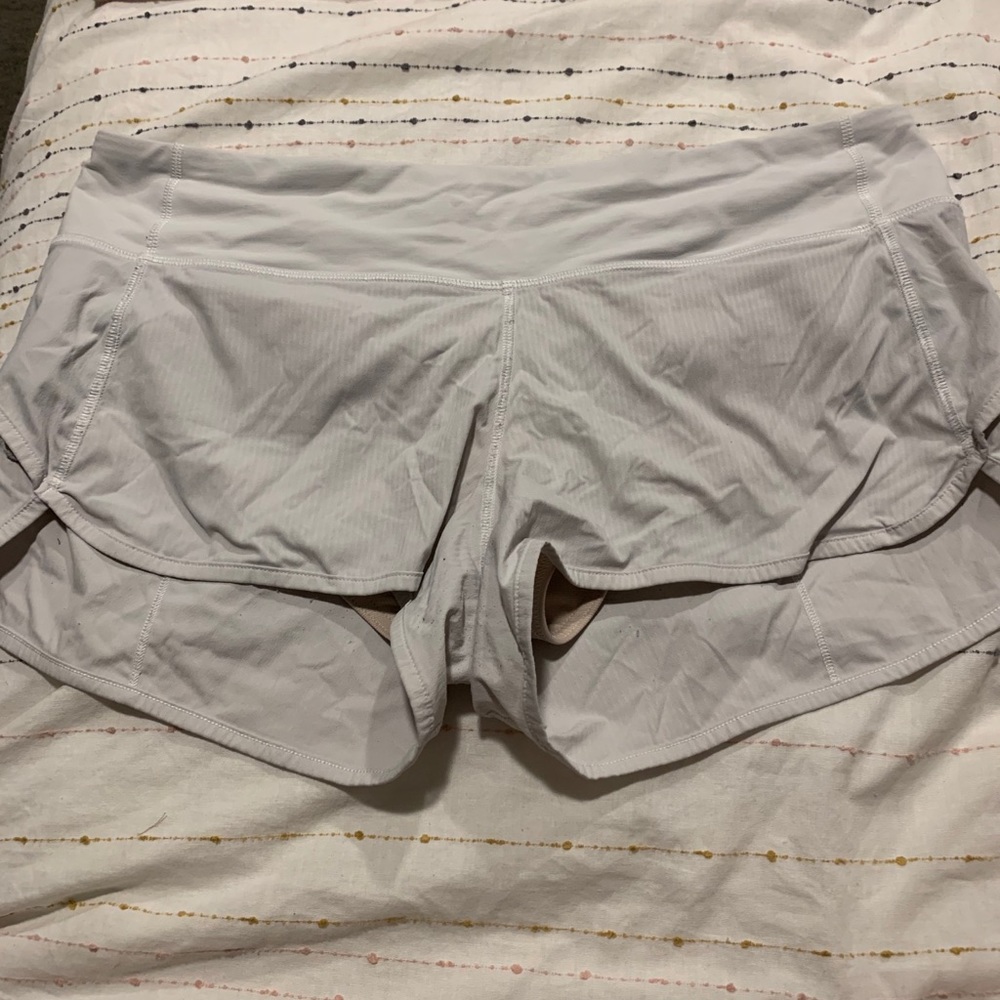white lulu lemon 2.5 speed short